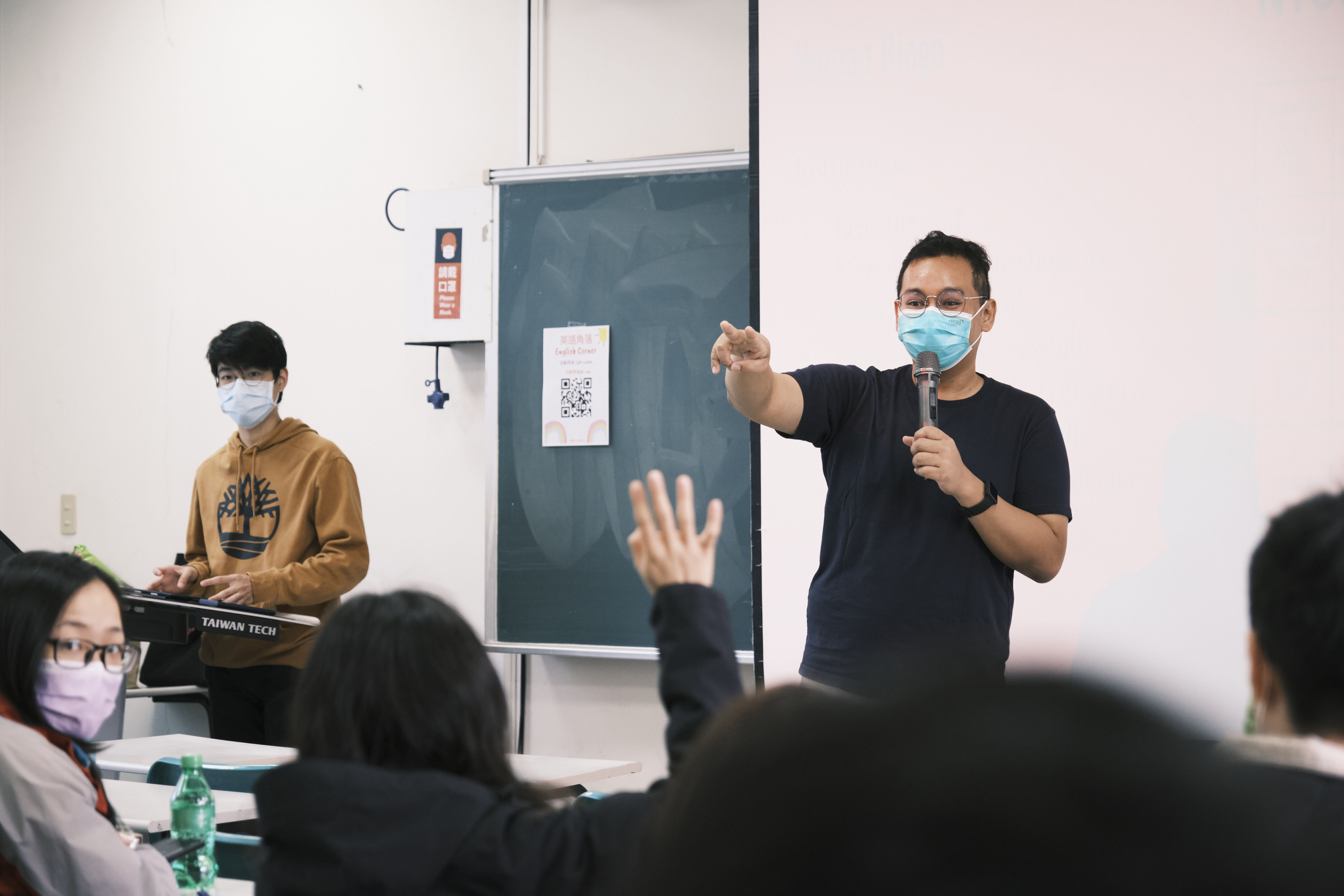 110-2 英語角落地五場小老師帶動活動