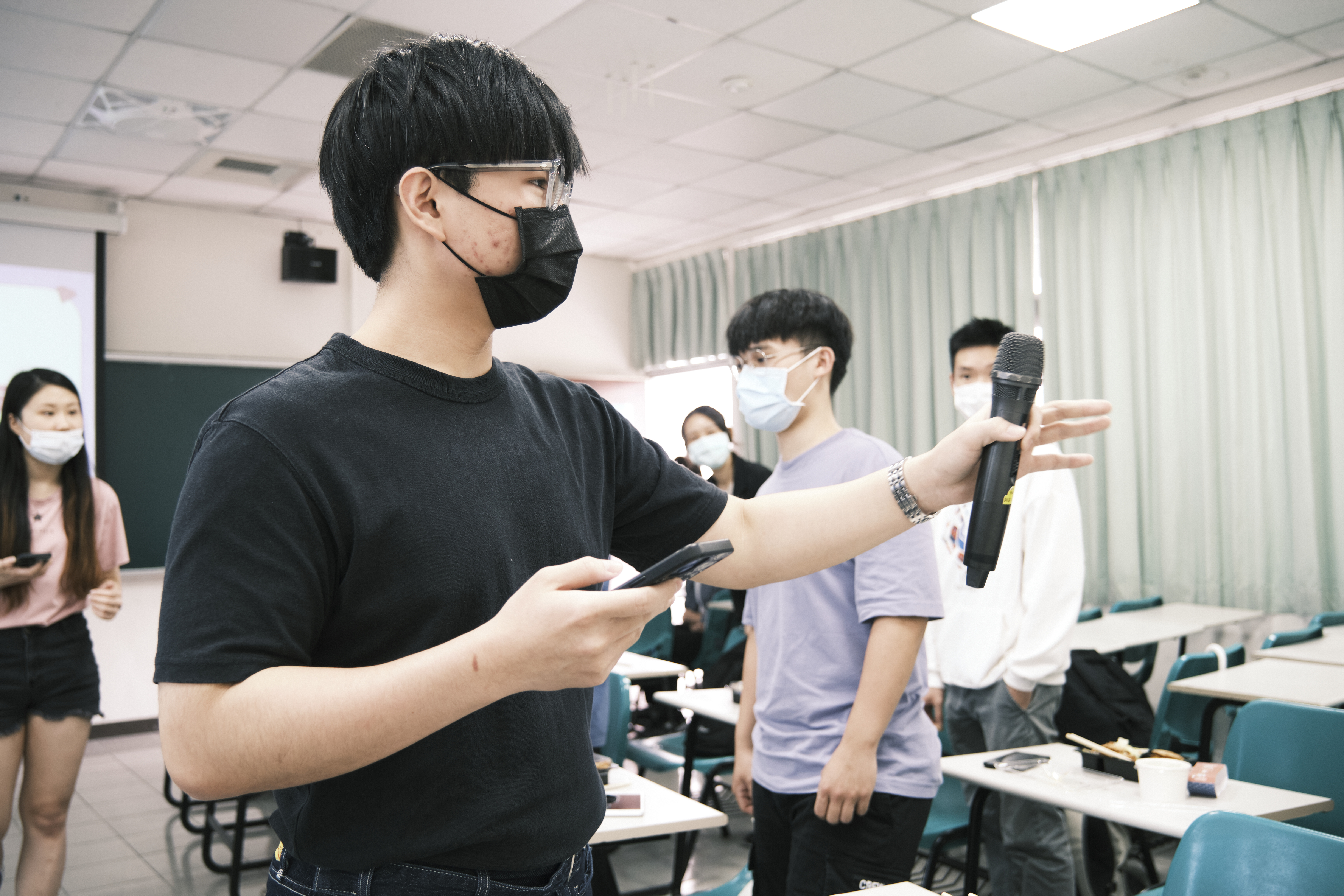 110-2 英語角落第六場小老師