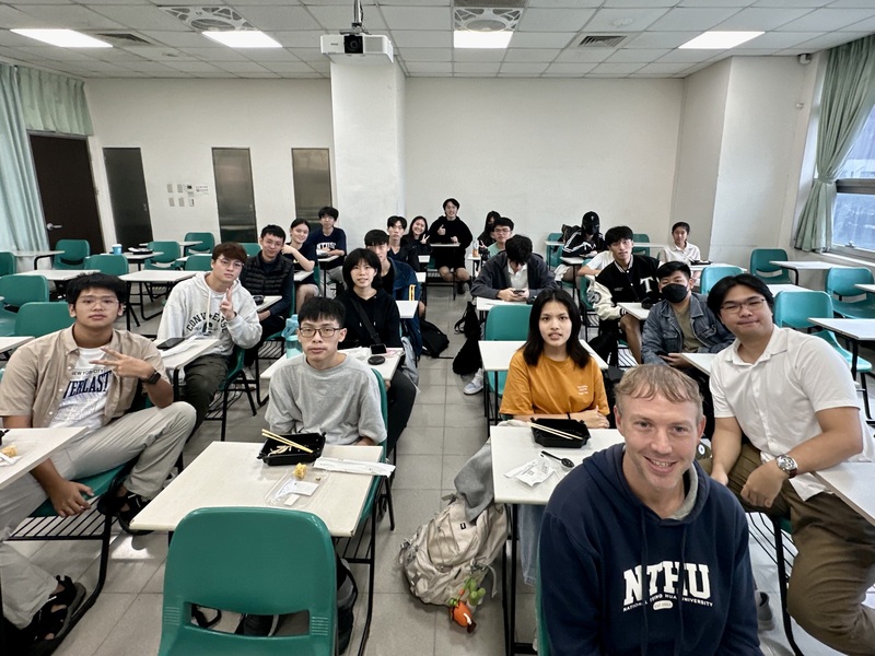 📌114年11月05日第六場英語角落活動圖片