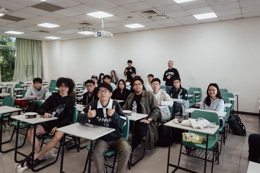 📌115年3月16日第一場英語角落活動圖片